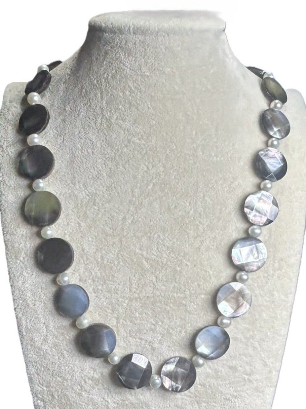 Faceted Doublet Black Mother of Pearls and Freshwater Pearls Necklace.